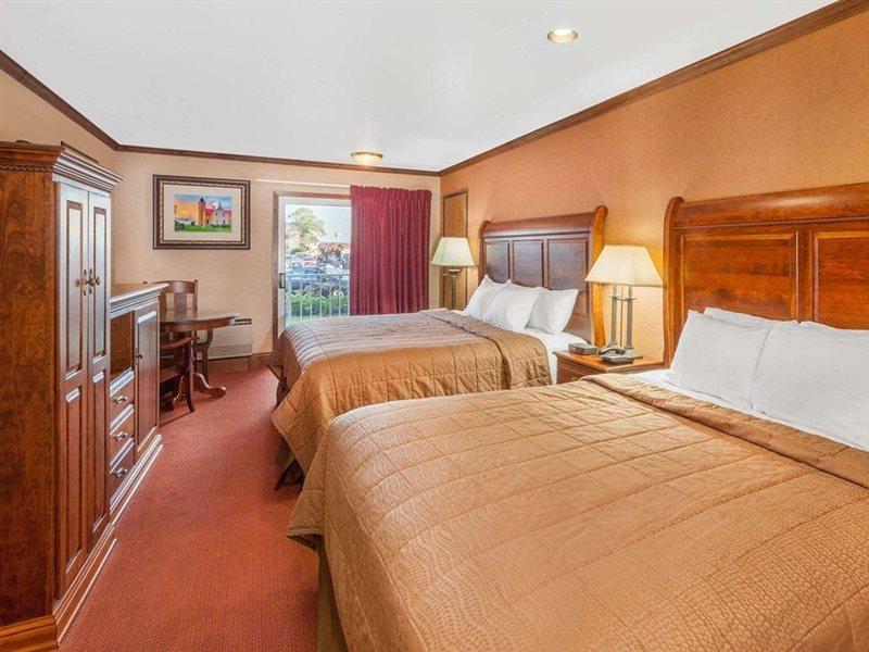 Ramada By Wyndham Mackinaw City Waterfront Extérieur photo