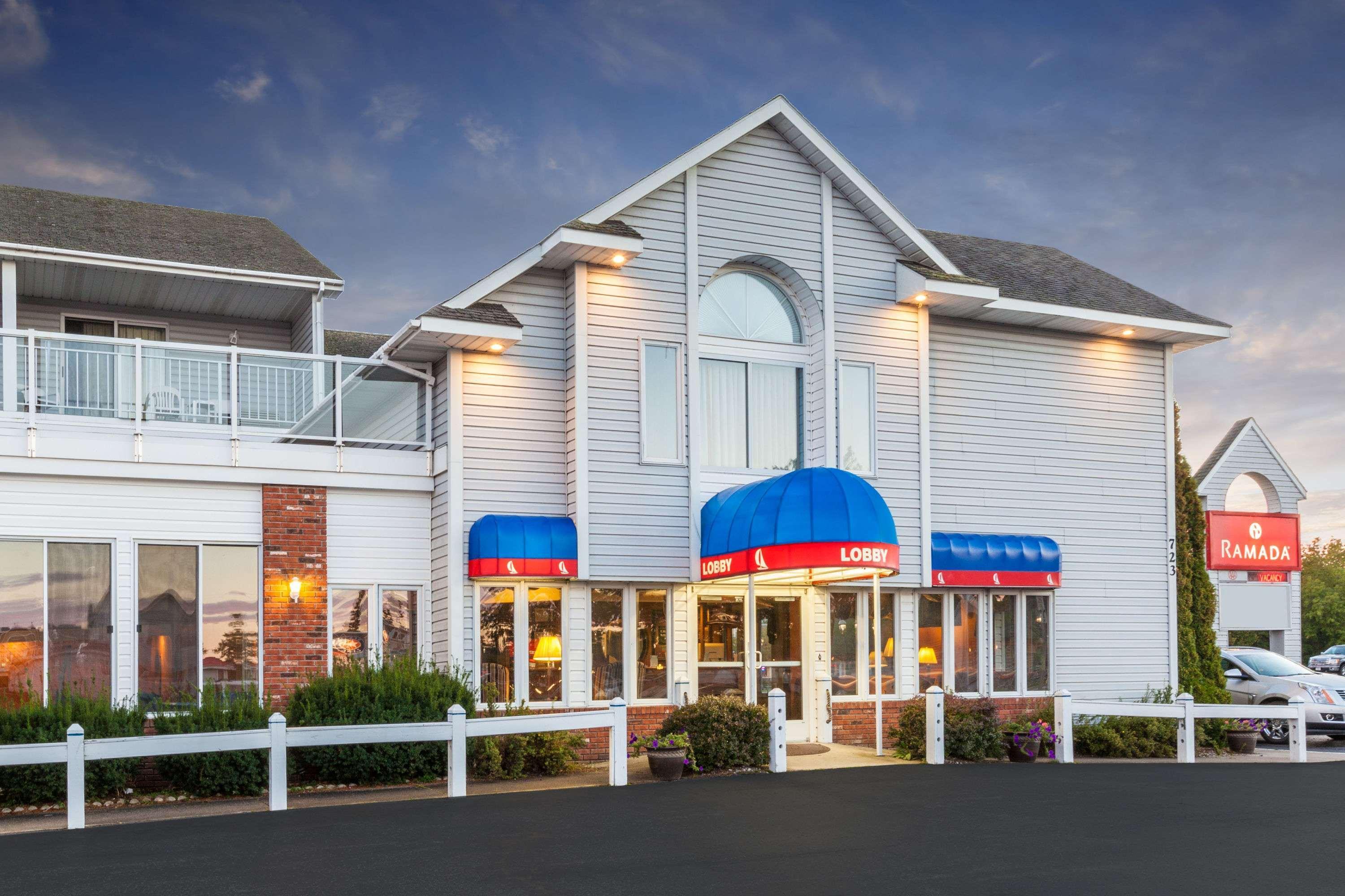 Ramada By Wyndham Mackinaw City Waterfront Extérieur photo