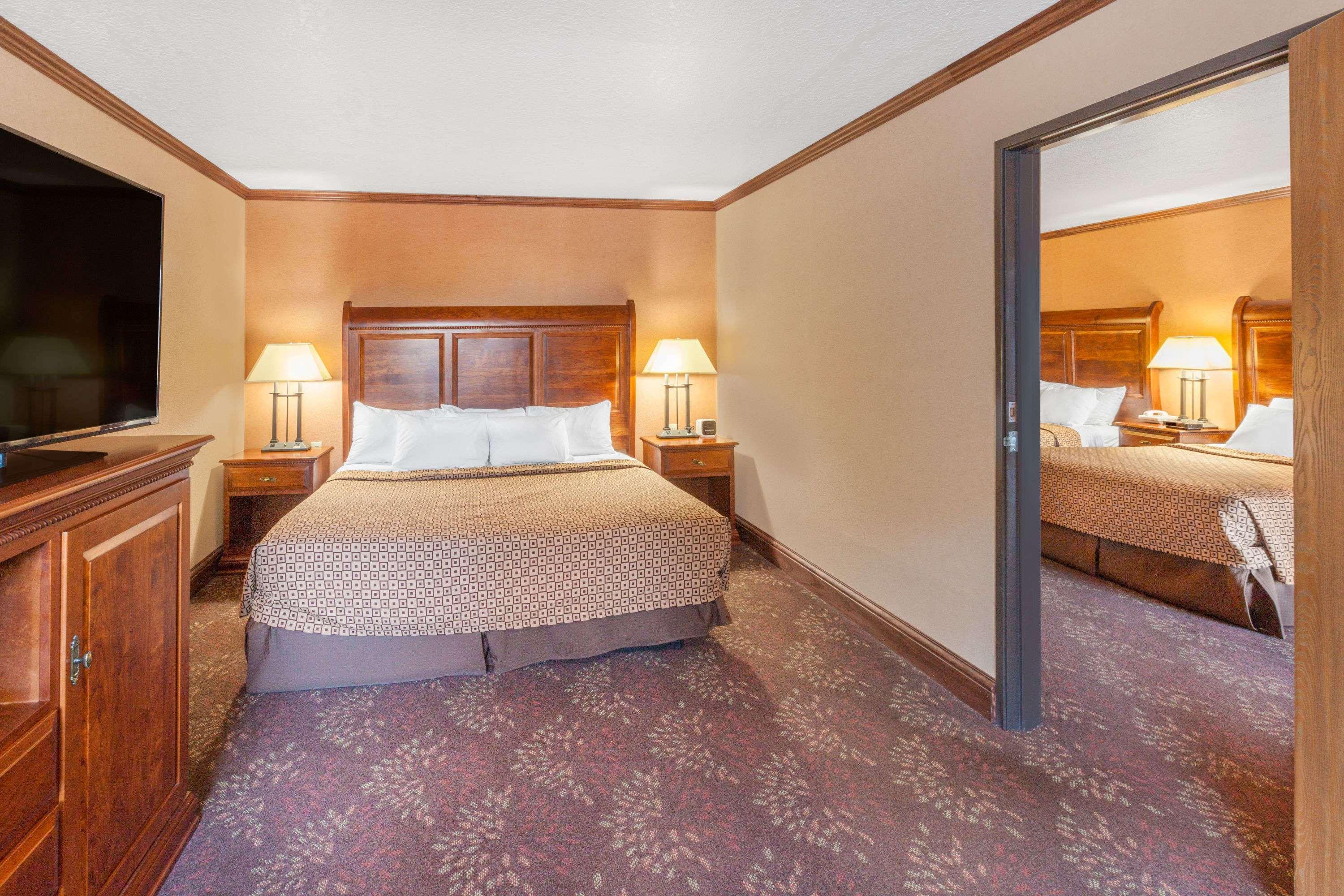 Ramada By Wyndham Mackinaw City Waterfront Extérieur photo