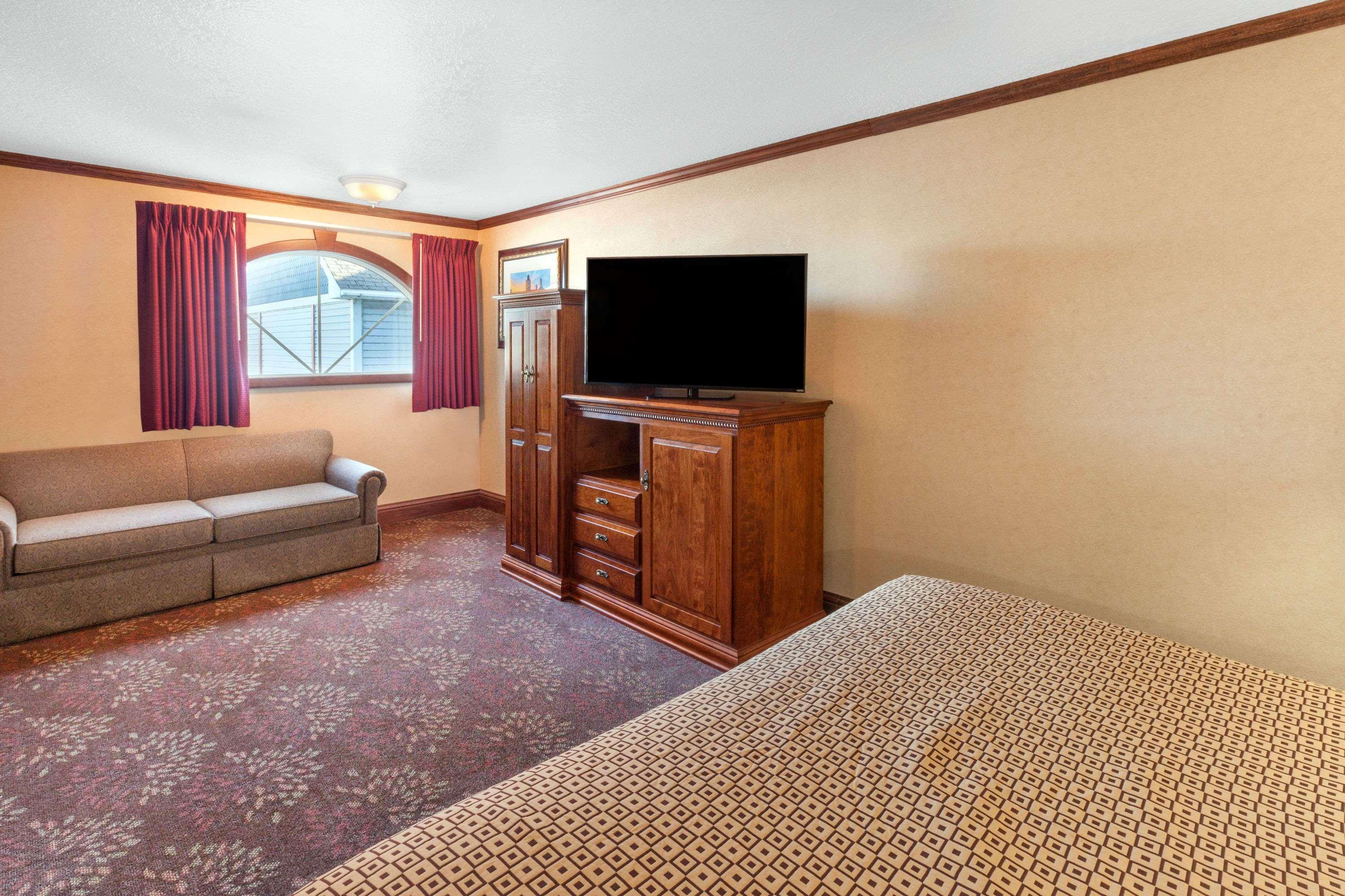 Ramada By Wyndham Mackinaw City Waterfront Extérieur photo