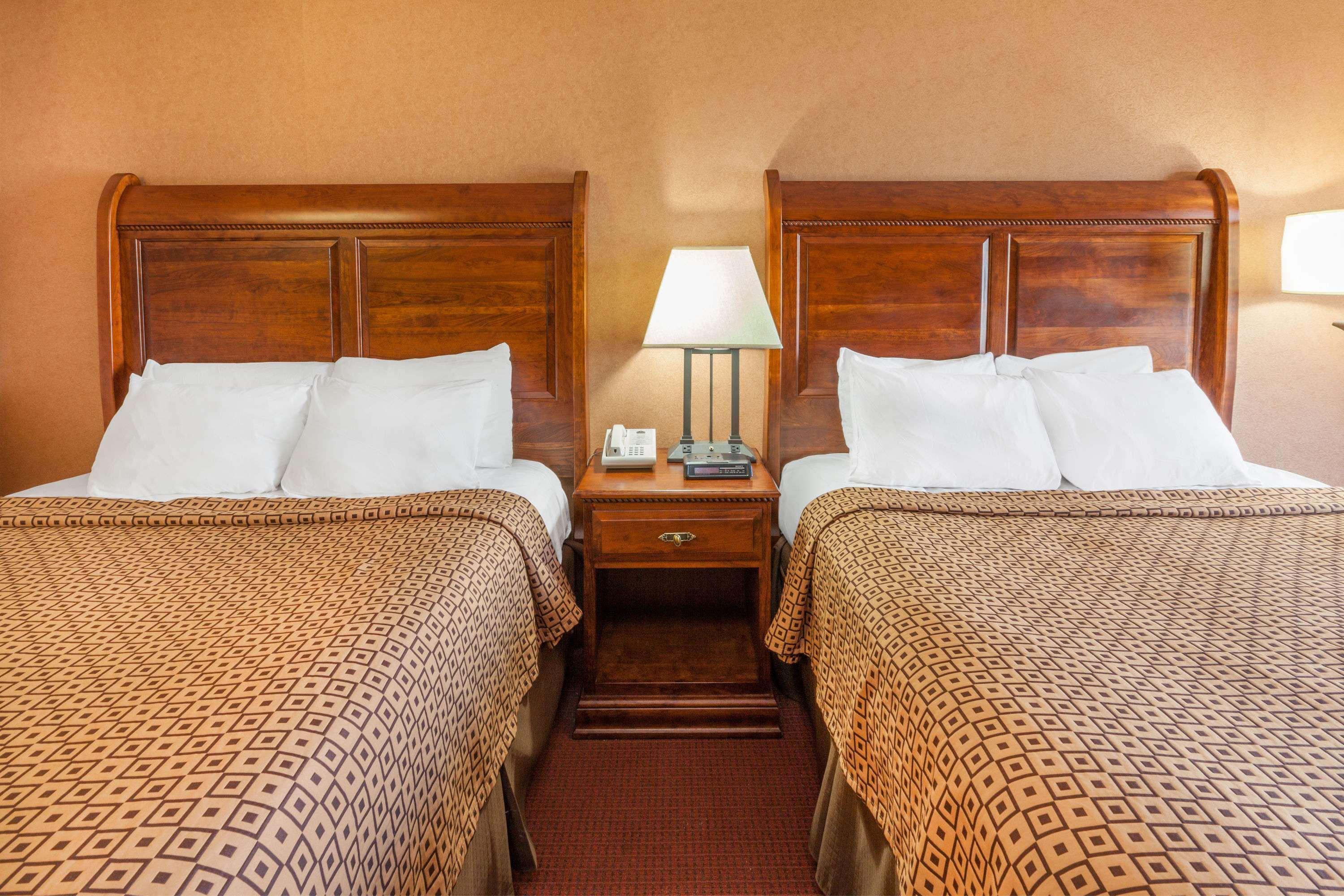 Ramada By Wyndham Mackinaw City Waterfront Extérieur photo