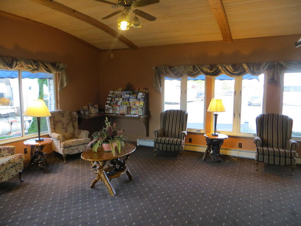 Ramada By Wyndham Mackinaw City Waterfront Extérieur photo